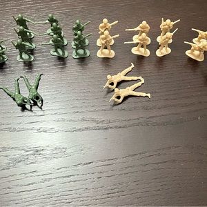 Vintage Lot 35 Greenbrier International Plastic Army Men Soldiers 2" Tan Green